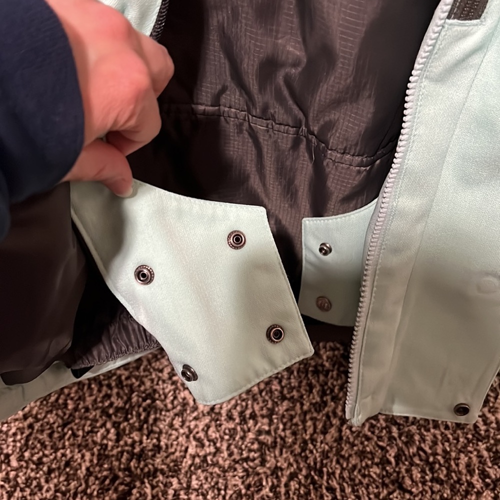 XS Mint green DC ski jacket. 10,000 MM Waterproof. Many pockets. Gently used. - Picture 17 of 17
